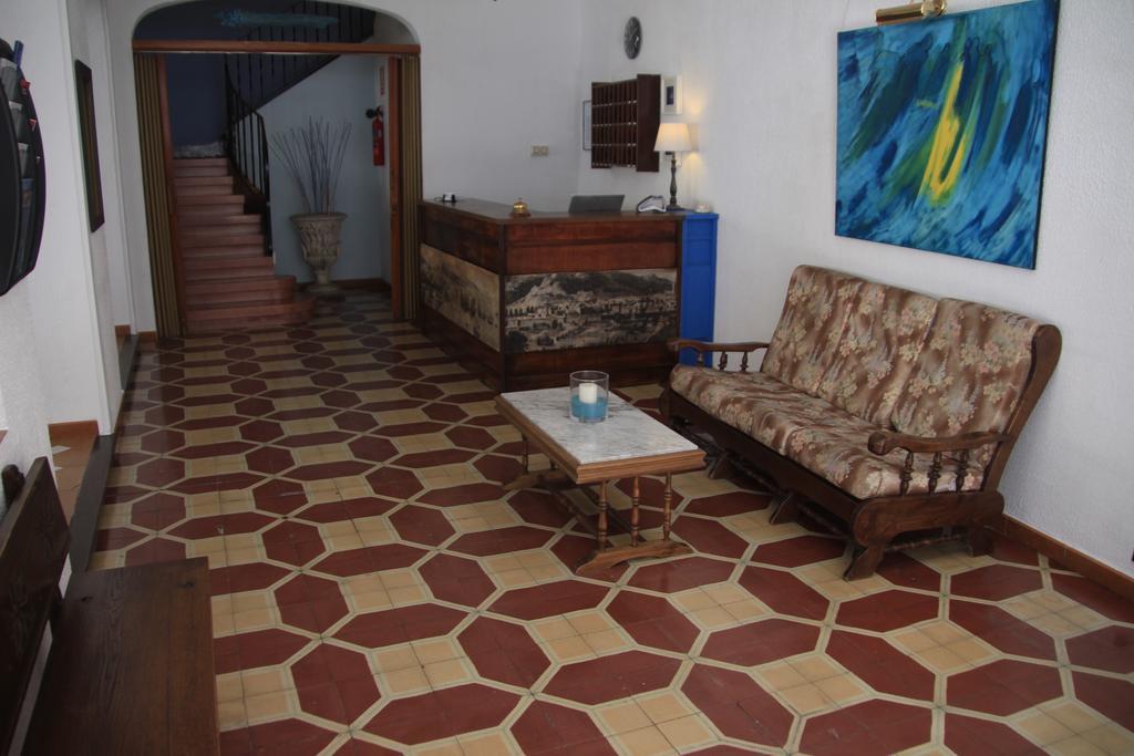 Hostal Portbou Exteriér fotografie